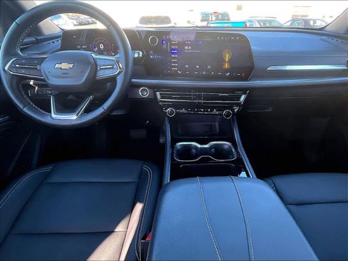 Used 2025 Chevrolet Traverse LT image 21