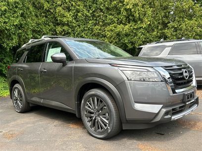 New 2025 Nissan Pathfinder SL w/ SL Premium Package