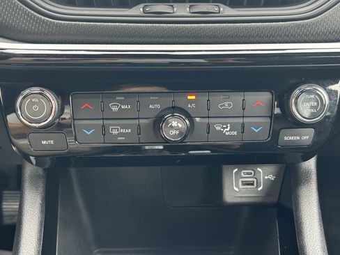 Used 2025 Jeep Compass Trailhawk AWD/4WD image 31