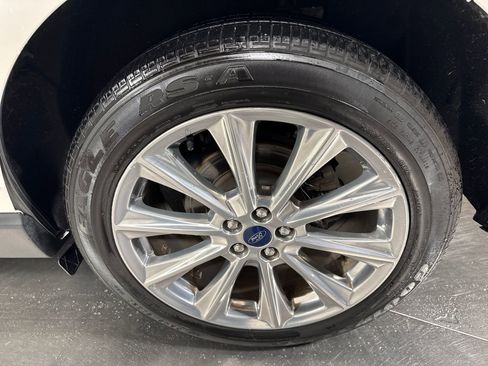 Used 2018 Ford Edge Titanium w/ Equipment Group 302A AWD/4WD image 12