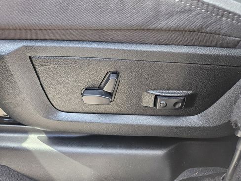 Used 2024 RAM 2500 Big Horn AWD/4WD image 9