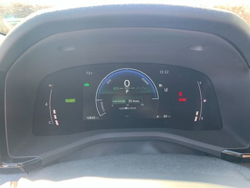 Used 2025 Toyota Camry LE w/ Convenience Package image 29