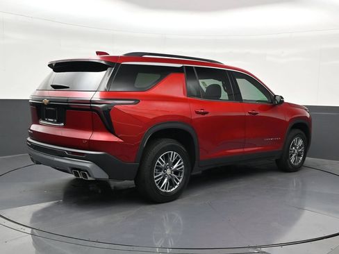 Used 2024 Chevrolet Traverse LT FWD image 5