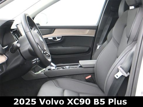 Used 2025 Volvo XC90 B5 Plus w/ Protection Package Premier image 9