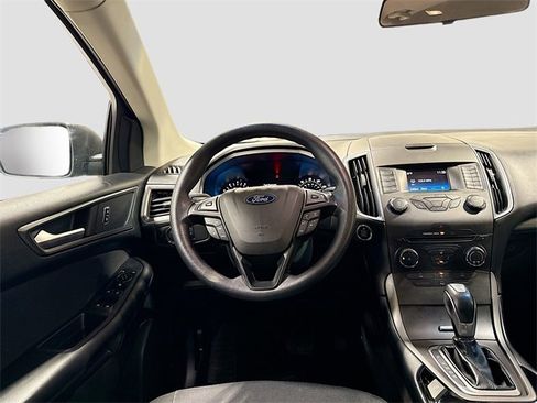 Used 2018 Ford Edge SE image 22