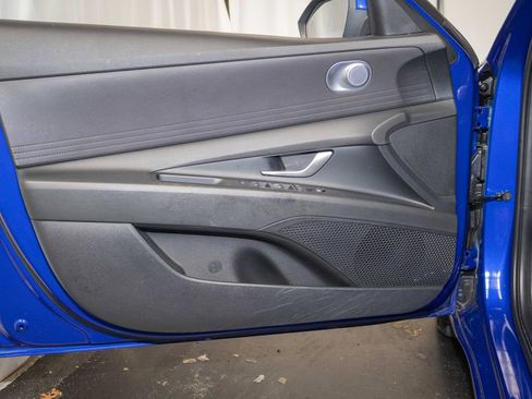 Used 2023 Hyundai Elantra SEL w/ Preferred Accessory Package image 10