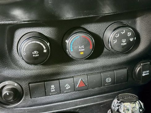 Used 2012 Jeep Wrangler Rubicon w/ PWR Convenience Group AWD/4WD image 17