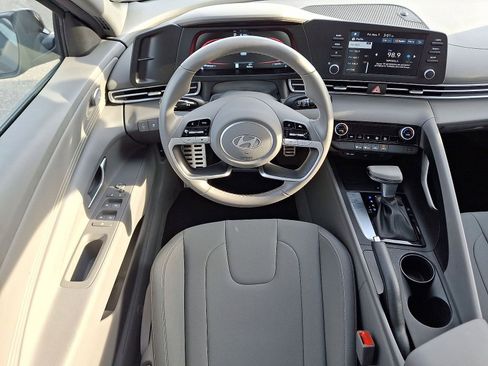 Certified 2025 Hyundai Elantra Sport image 26