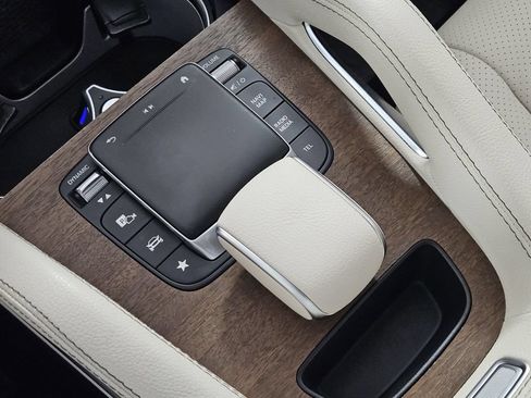 Used 2021 Mercedes-Benz GLE 350 w/ AMG Line Exterior image 18