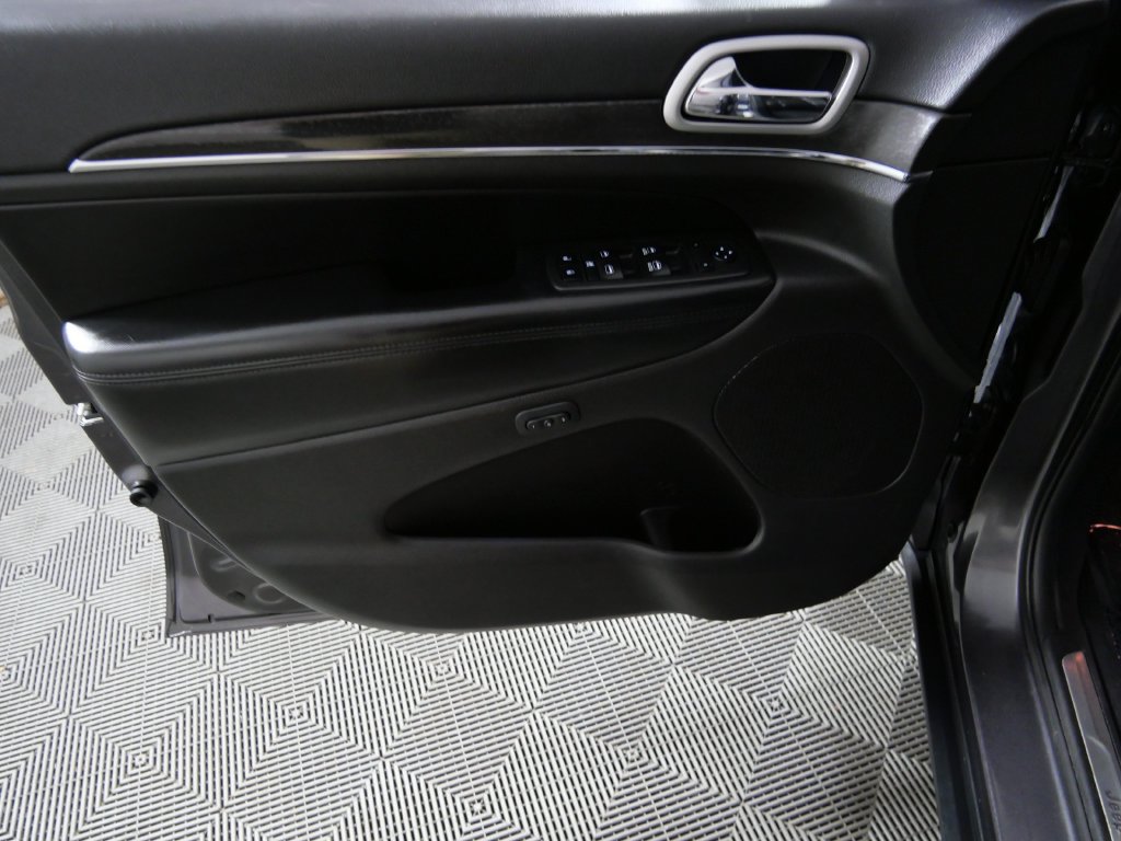 Used 2018 Jeep Grand Cherokee Limited AWD/4WD image 16