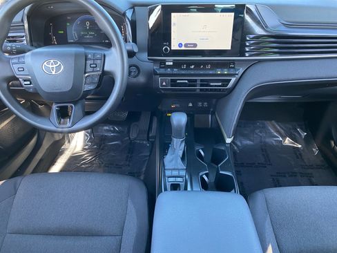 Used 2025 Toyota Camry LE image 11
