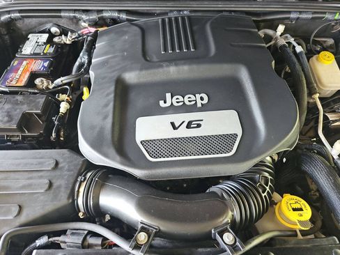 Used 2016 Jeep Wrangler Unlimited Sport AWD/4WD image 11