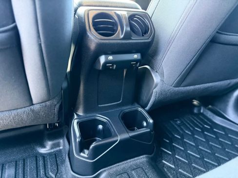Used 2019 Jeep Wrangler Unlimited Sport AWD/4WD image 23