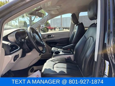 Used 2023 Chrysler Pacifica Touring-L FWD image 20