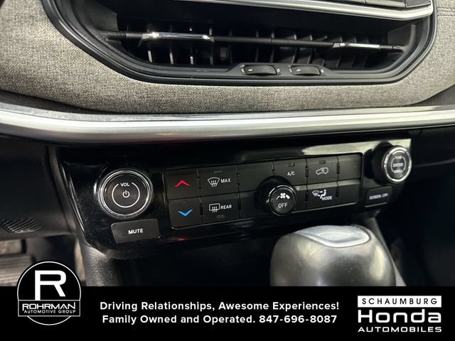 Used 2023 Jeep Compass Latitude w/ Sun and Sound Group AWD/4WD image 9