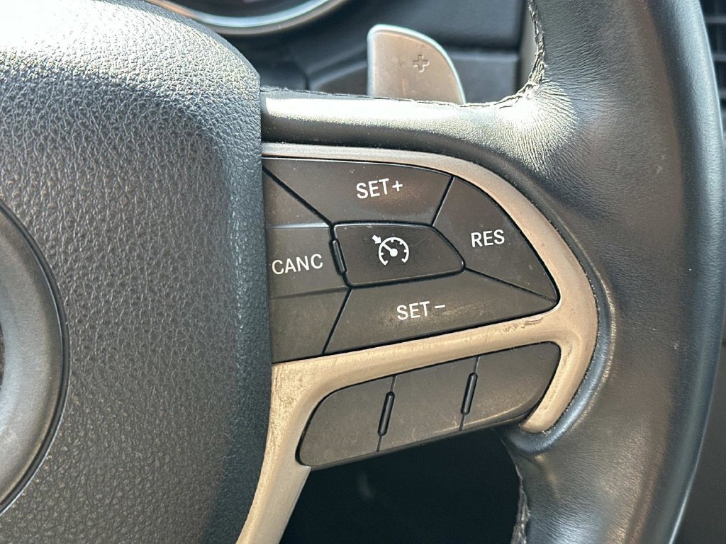 Used 2017 Jeep Grand Cherokee Laredo w/ Quick Order Package 23E AWD/4WD image 23