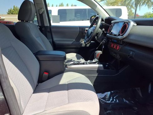 Used 2022 Toyota Tacoma SR5 RWD image 8