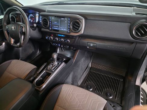 Used 2021 Toyota Tacoma TRD Off-Road w/ Technology Package AWD/4WD image 24