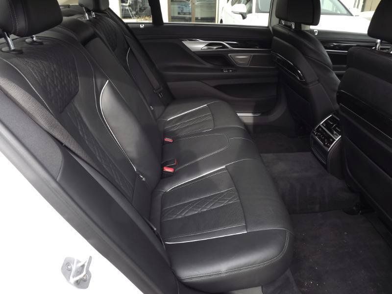 Used 2018 BMW 750i xDrive AWD/4WD image 36