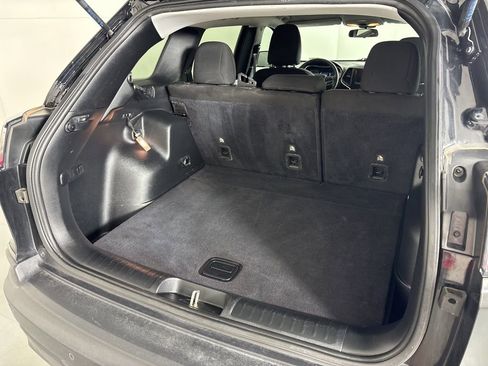 Used 2020 Jeep Cherokee Latitude image 16