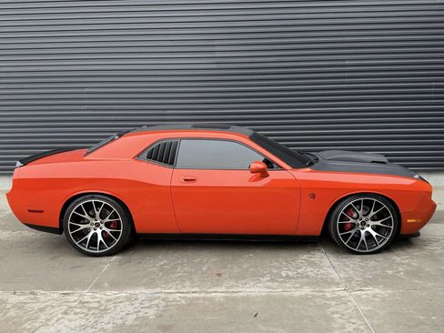 Used 2009 Dodge Challenger SRT8 w/ SRT Option Group II image 10