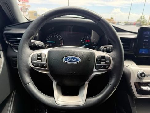 Used 2024 Ford Explorer XLT RWD image 17