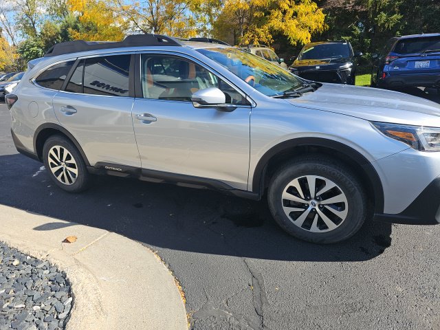 Used 2022 Subaru Outback Premium AWD/4WD image 1