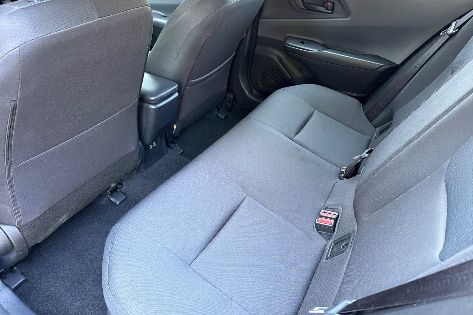 Used 2025 Toyota Prius LE FWD image 15
