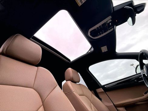 Used 2022 Porsche Macan image 13