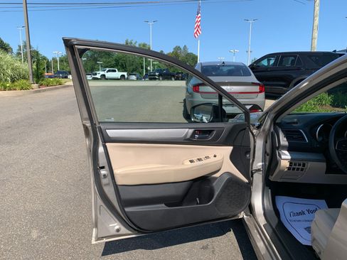 Used 2019 Subaru Legacy 2.5i Premium AWD/4WD image 9
