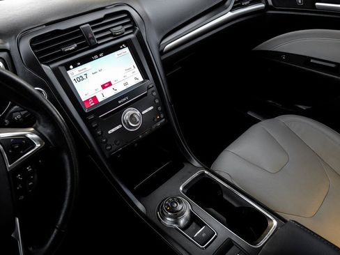 Used 2017 Ford Fusion Titanium image 33