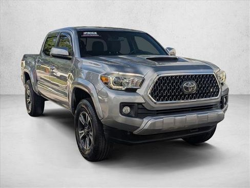 Used 2019 Toyota Tacoma TRD Sport image 3