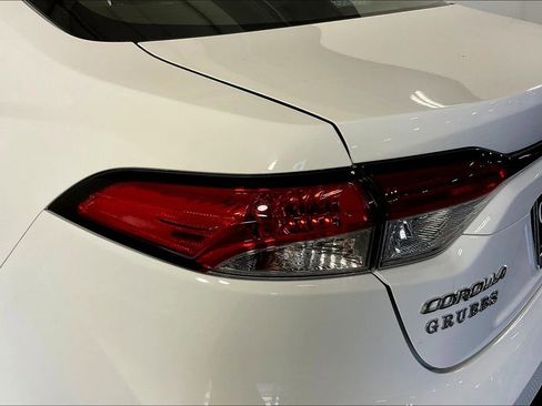 Used 2024 Toyota Corolla LE image 39