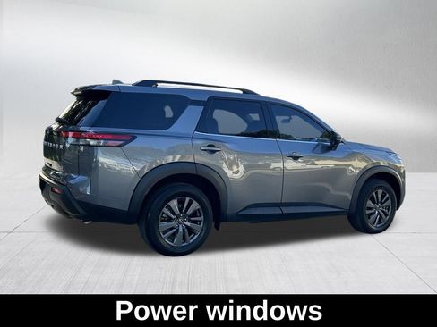 Used 2023 Nissan Pathfinder SV image 6
