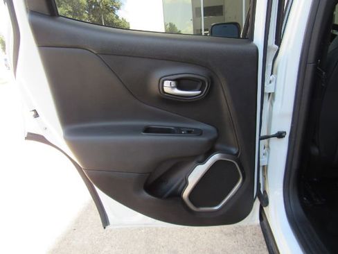 Used 2019 Jeep Renegade Limited image 18