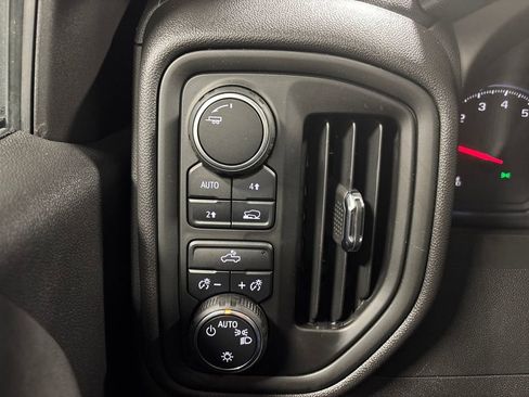 Used 2025 Chevrolet Silverado 1500 Custom image 24