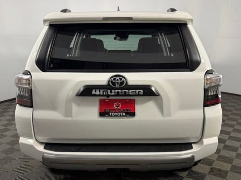 Used 2024 Toyota 4Runner TRD Off-Road Premium image 8