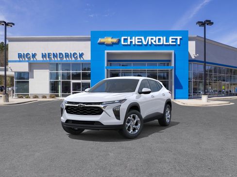 New 2026 Chevrolet Trax LS w/ LS Convenience Package FWD image 10