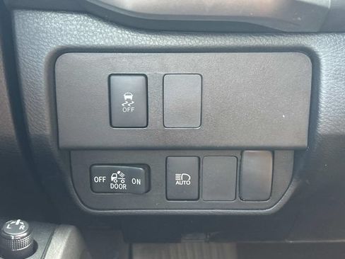 Used 2020 Toyota Tacoma SR5 w/ Technology Package AWD/4WD image 27