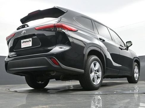 Used 2021 Toyota Highlander L FWD image 11