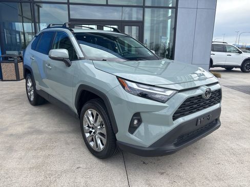 Used 2022 Toyota RAV4 XLE Premium AWD/4WD image 3