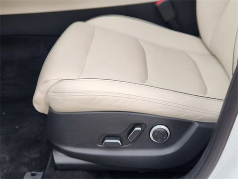 Used 2025 Genesis GV70 2.5T w/ Advanced Package image 19