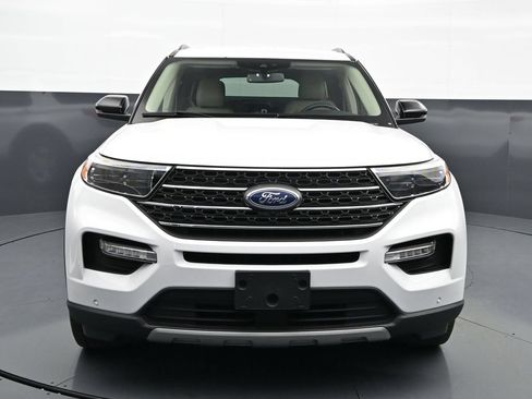 Used 2023 Ford Explorer XLT w/ Equipment Group 202A AWD/4WD image 2