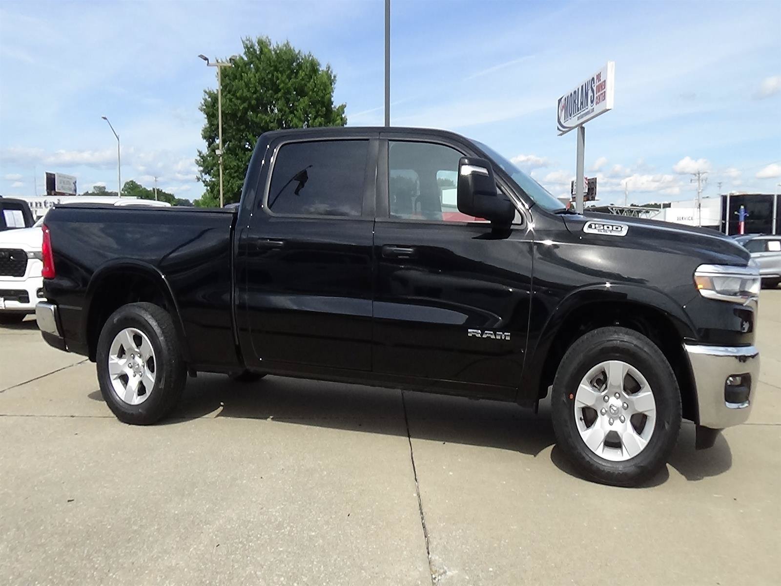 Used 2025 RAM 1500 Big Horn AWD/4WD image 5