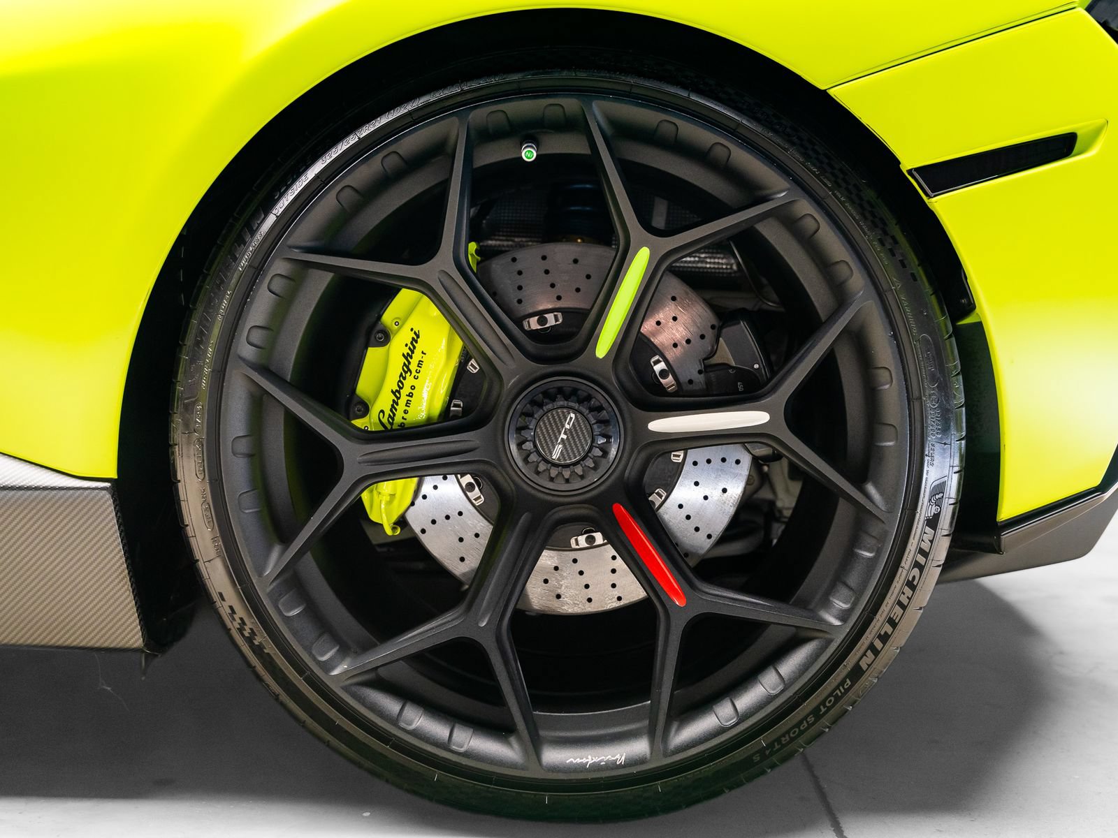 Used 2022 Lamborghini Huracan STO RWD image 48