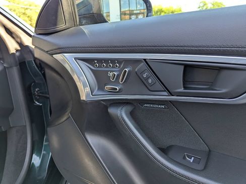 Used 2019 Jaguar F-TYPE Convertible RWD image 31