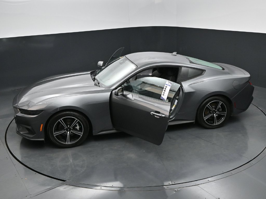 Used 2025 Ford Mustang Coupe RWD image 32
