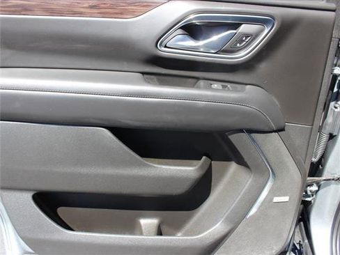 Used 2023 Chevrolet Suburban Z71 image 37