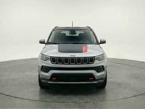Used 2025 Jeep Compass Trailhawk w/ Trailer Tow Group AWD/4WD image 2