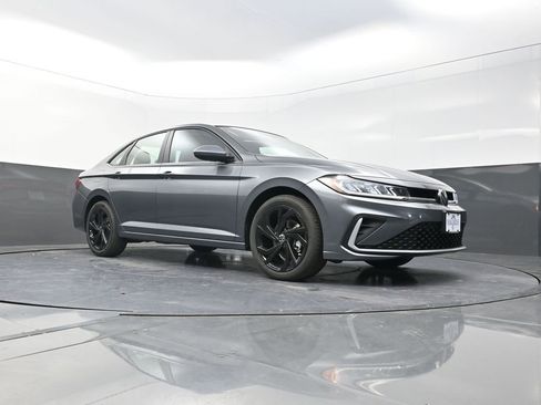 New 2026 Volkswagen Jetta SE image 21